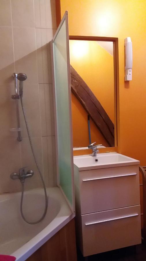 Le Charme Du Chateau Apartment เลส์ อองเดอลีย์ส ภายนอก รูปภาพ